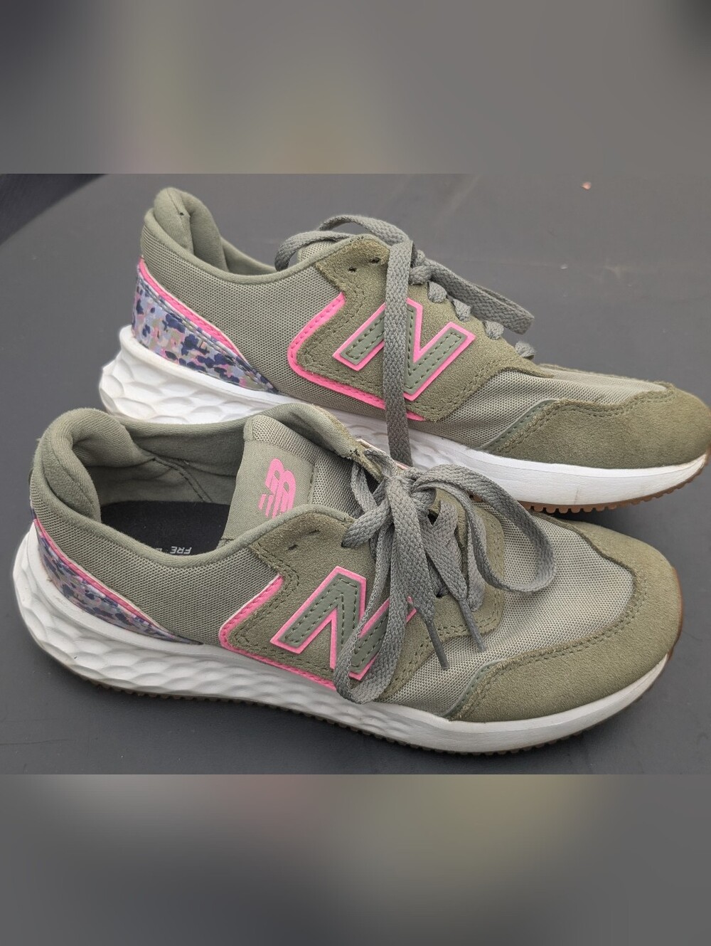 New Balance Girls Sneakers Size 6